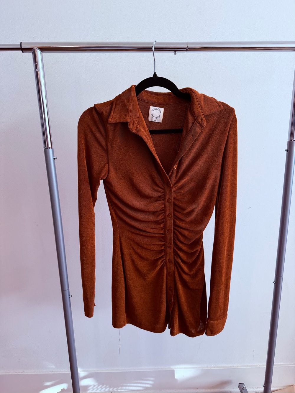 With Jean Rust Brown Ruched Button-Front Long Sleeve Top